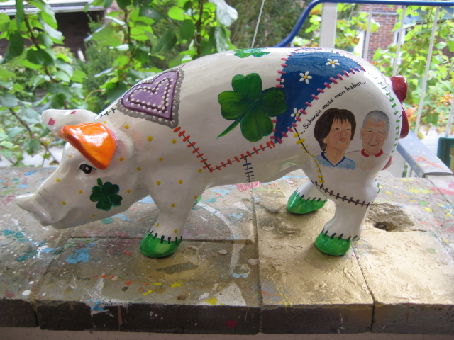 Sparschwein_mit__4cd96a74deaac.jpg